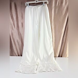 Venus Sz Large White Lined Lace Hem Spring Summer Pull On Pants Inseam 30” Long